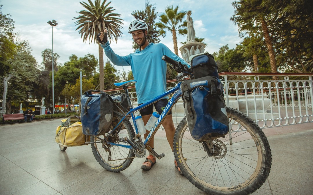 “Juan Sin Miedo” culmina su travesía del desierto de Atacama en bicicleta y en solitario